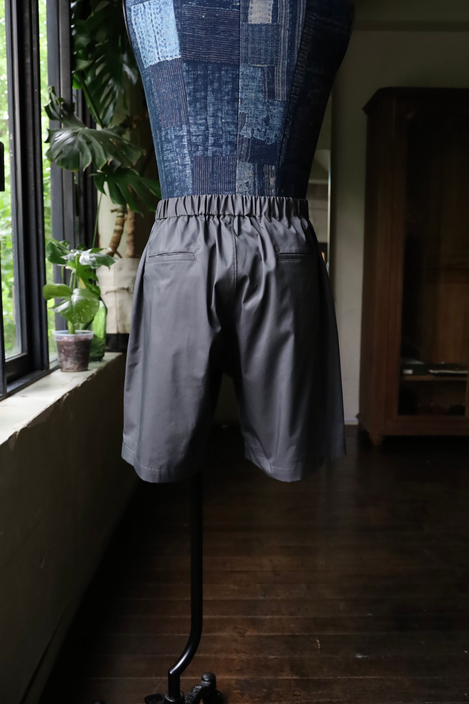 グラフペーパー Solotex Twill Wide Chef Shorts(GM252-40006B)GRAY