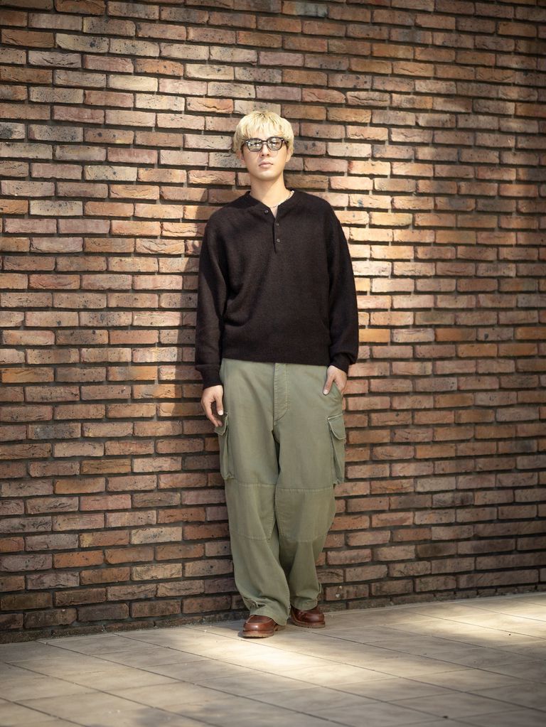 A.PRESSE Brushed Cashmere Middle Gauge Henley Neck Sweater (BROWN)MARKスタイル！