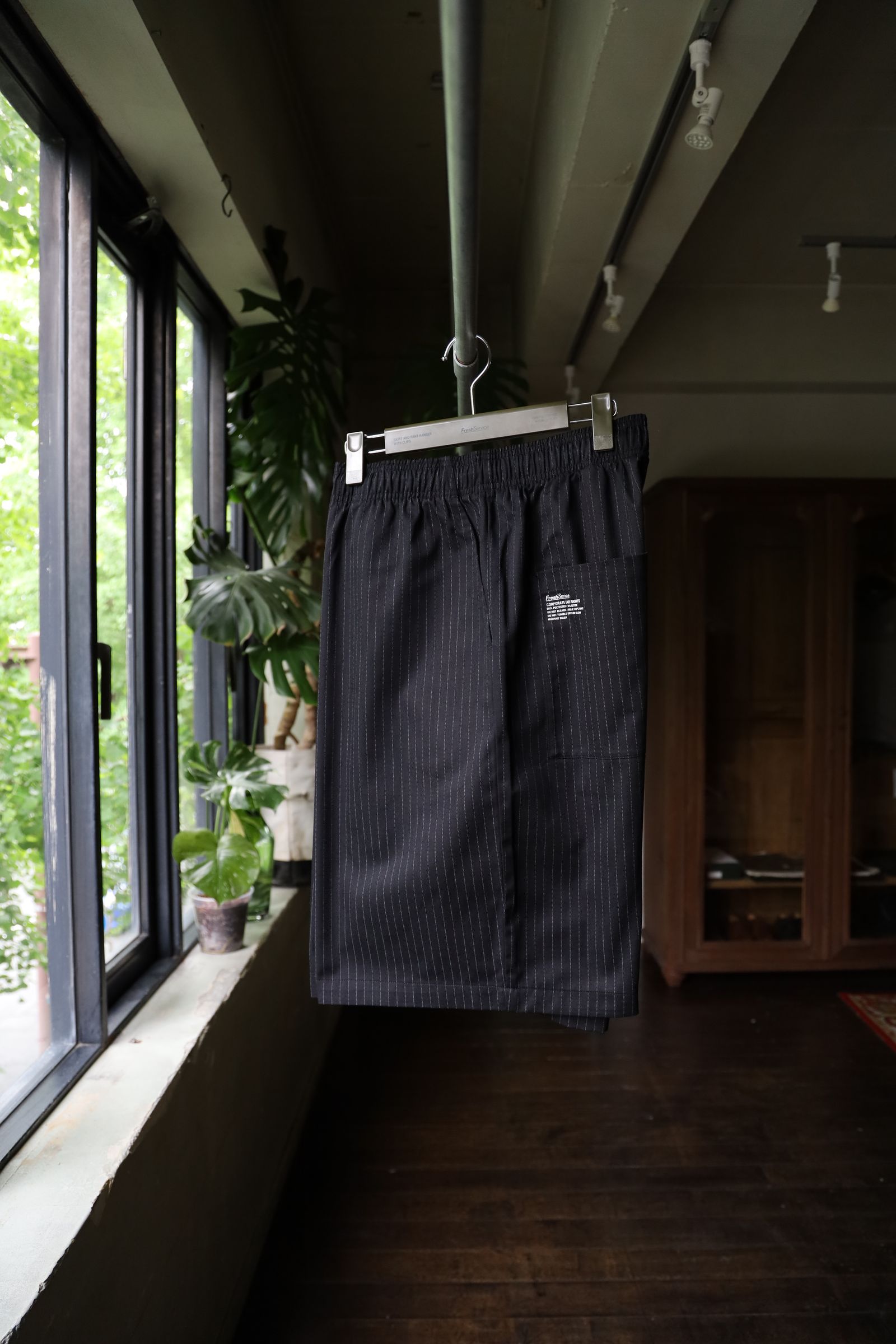 フレッシュサービス CORPORATE EASY SHORTS(BLACK STRIPE)