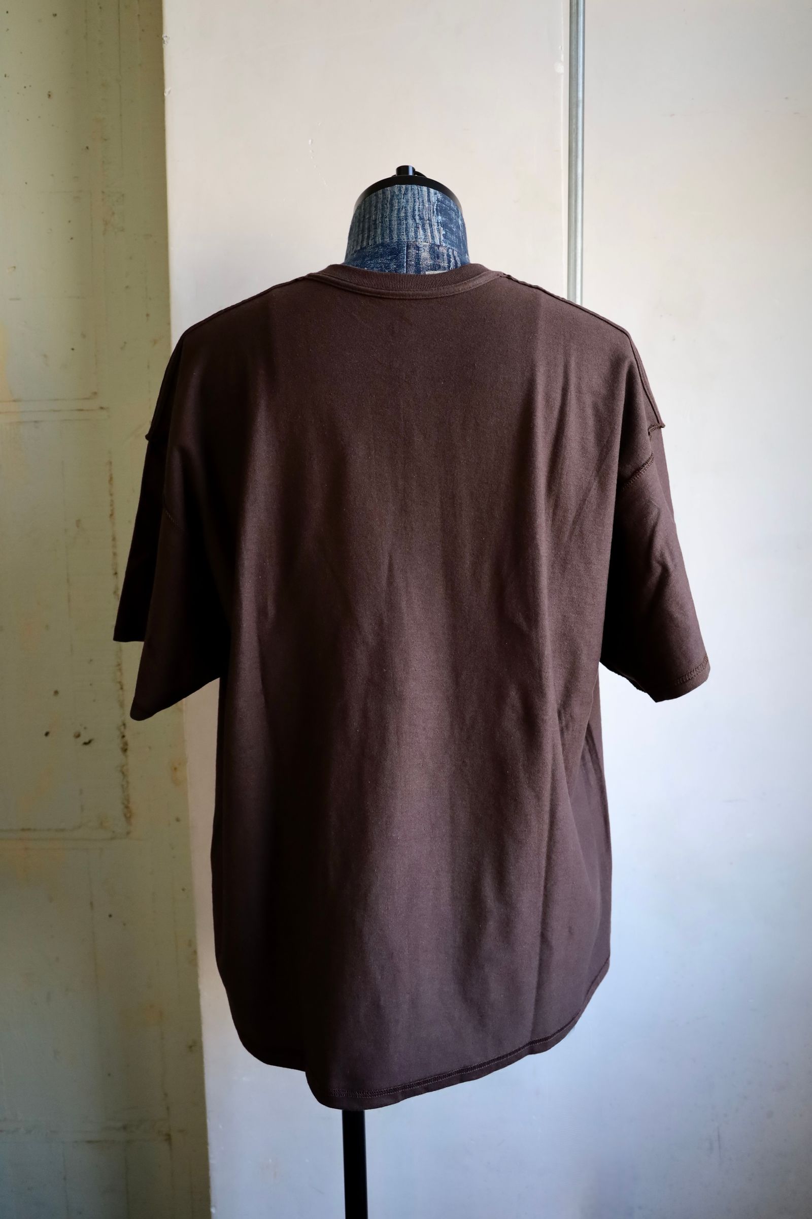 イズネスミュージック 25SS HOUSE T-SHIRT(IMP5_26_HOUSE5ST01)BROWN