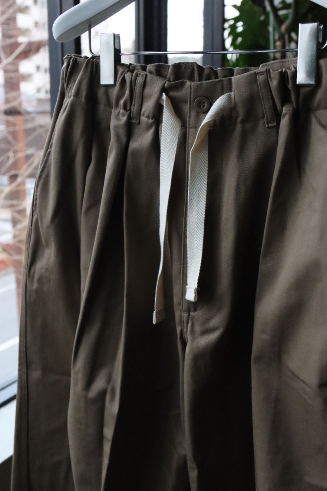 イズネス23SS バルーンイージーパンツ BALLOON EZ PANTS(28PT01T01-1)BEIGE☆2月23日(木)発売！