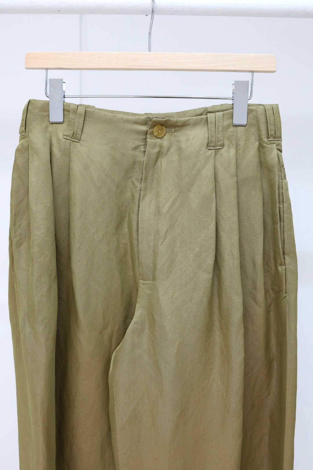 YOKE 26SS Linen Silk Kersey 3pleated Tapered Trousers(YK26SS01209P)KHAKI
