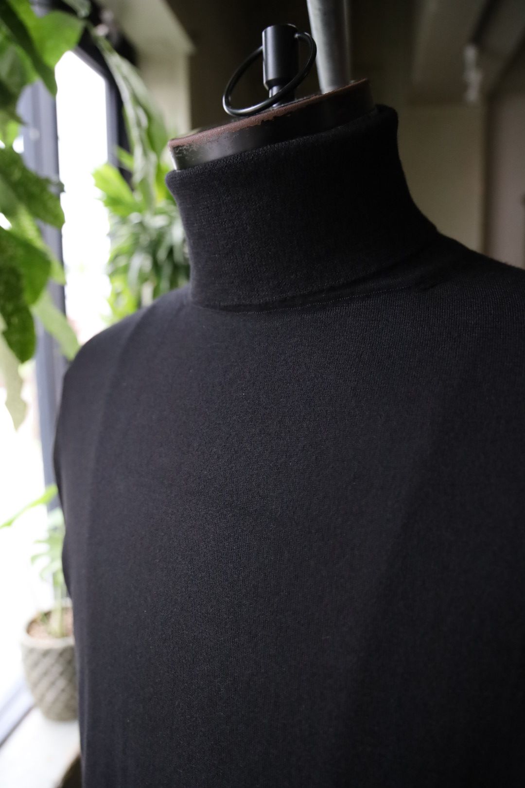 アプレッセ 2025 STYLE2 Cashmere High Gauge Turtleneck Sweater(25AAP-03-02)BLACK☆9月27日(土)発売！
