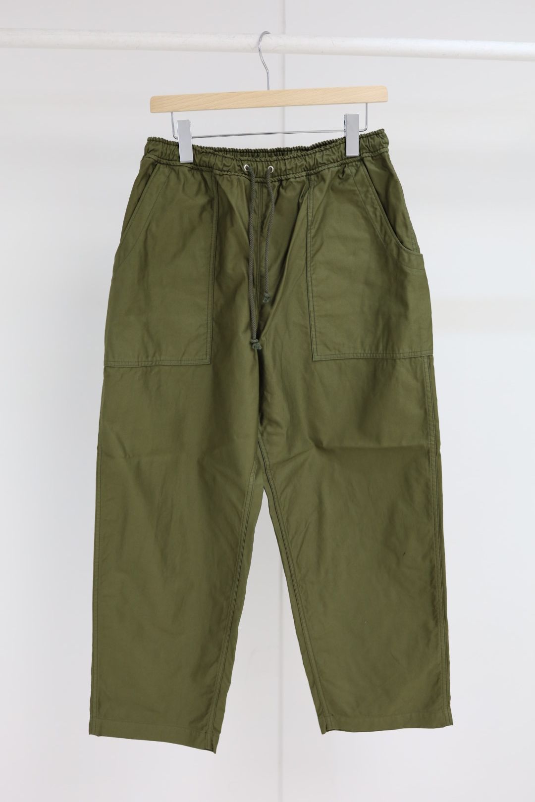 コムデギャルソンオム26SS 綿バックサテンベイカーパンツ(HQ-P014-051-2)KHAKI☆3月6日(金)発売！