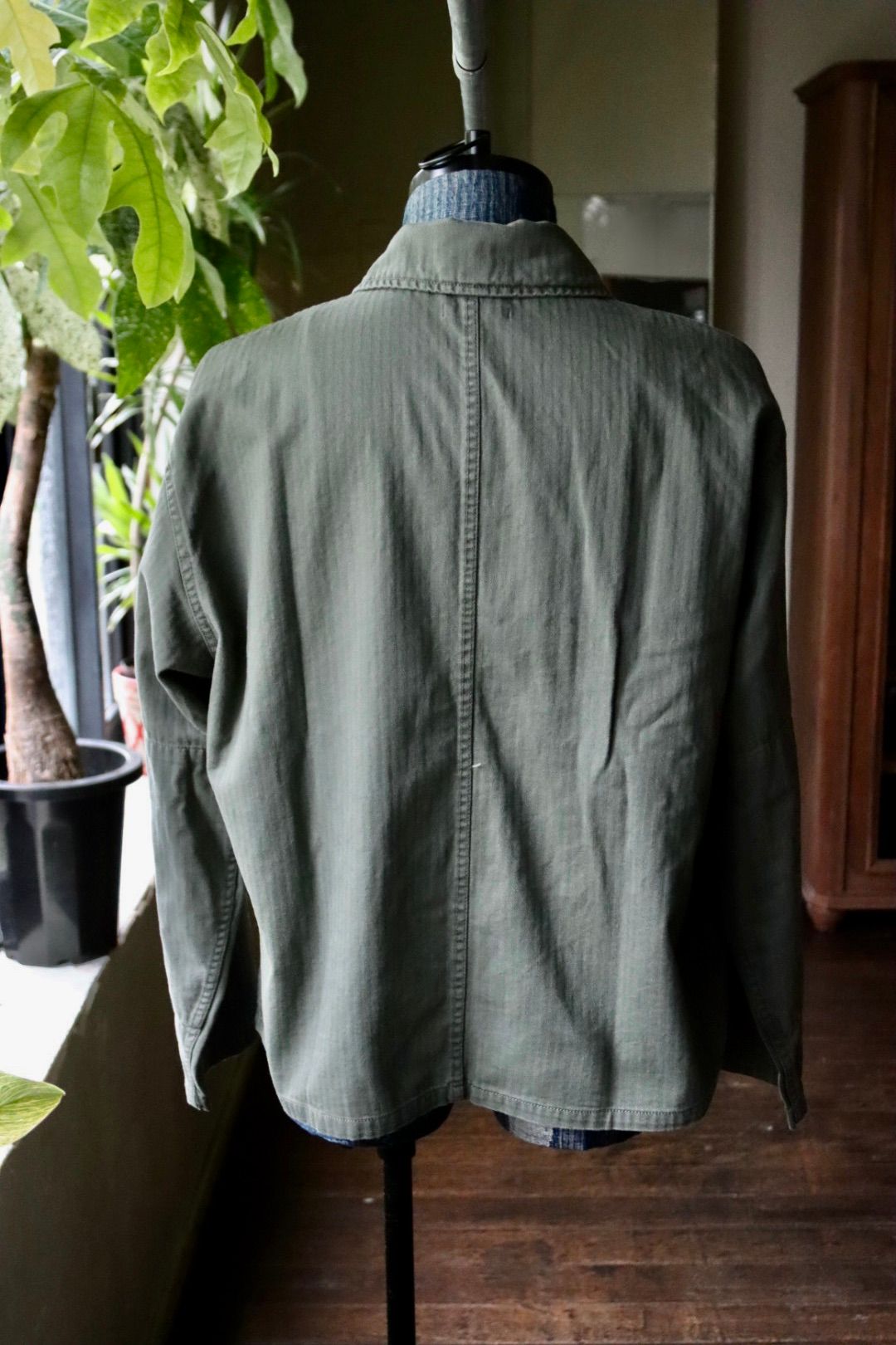 イズネス25AW HERRINGBONE ZIP JACKET(1007AWJK06)KHAKI