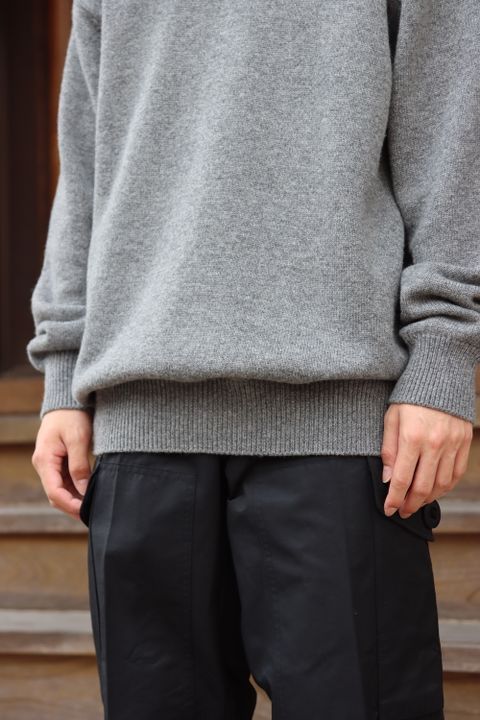 COMME des GARSONS HOMME ラムウール天竺ロゴ刺繍ニット(HH-N007-051) style.2021.09.26