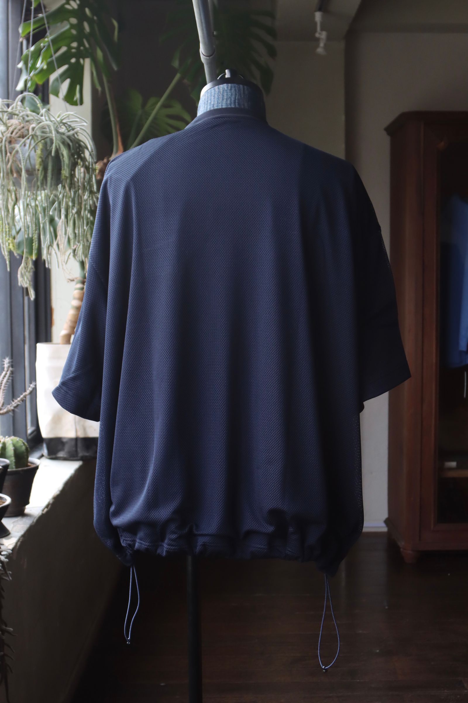 イズネス24SSバルーンレイヤードメッシュTシャツ BALLOON DOUBLE LAYERED MESH SHORT SLEEVE T-SHIRT(1006SSCS08)NAVY