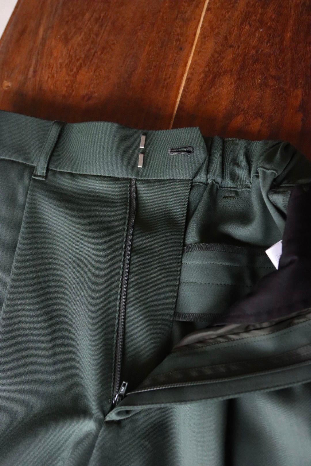 グラフペーパー Women's 25AW Techno Wool Nylon Two Tuck Wide Pants(GL253-40319)GREEN