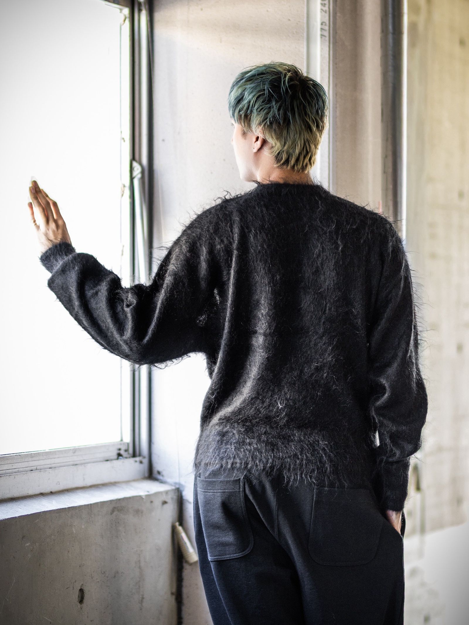 SAINT Mxxxxxx SAINT MOHAIR CREW KNIT MARKスタイル