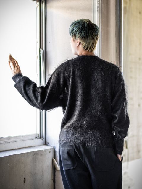 SAINT Mxxxxxx SAINT MOHAIR CREW KNIT MARKスタイル