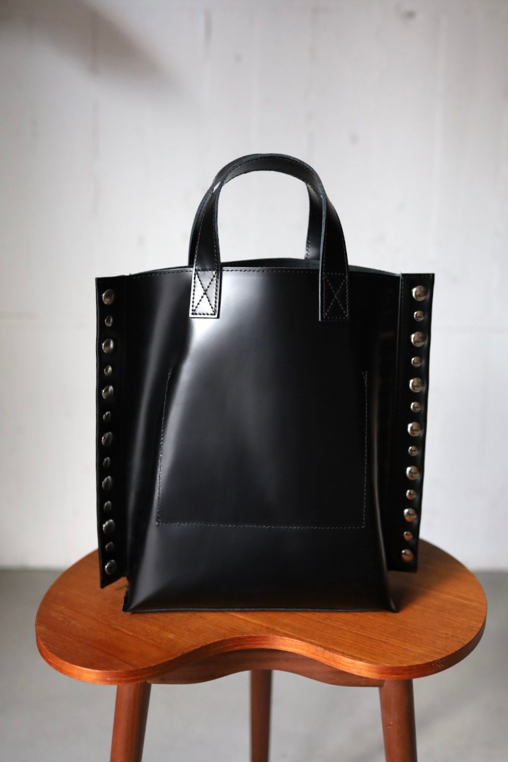 tao 26FW ステアガラス スタッズ付トートバッグ 小(TC-K204-052)BLACK☆8月7日(金)発売！