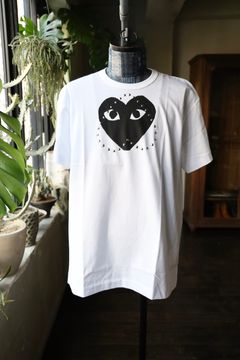 プレイコムデギャルソン スタッズ ブラックハートTシャツ (WHITE×BLACK HEART)