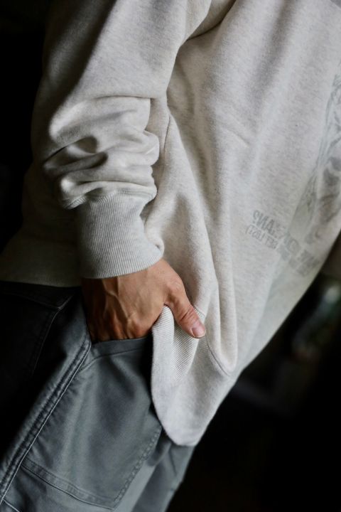 LASTMAN 24AW ラストマン大久保篤志 PRINTED CREW NECK "WANTED"スタイル