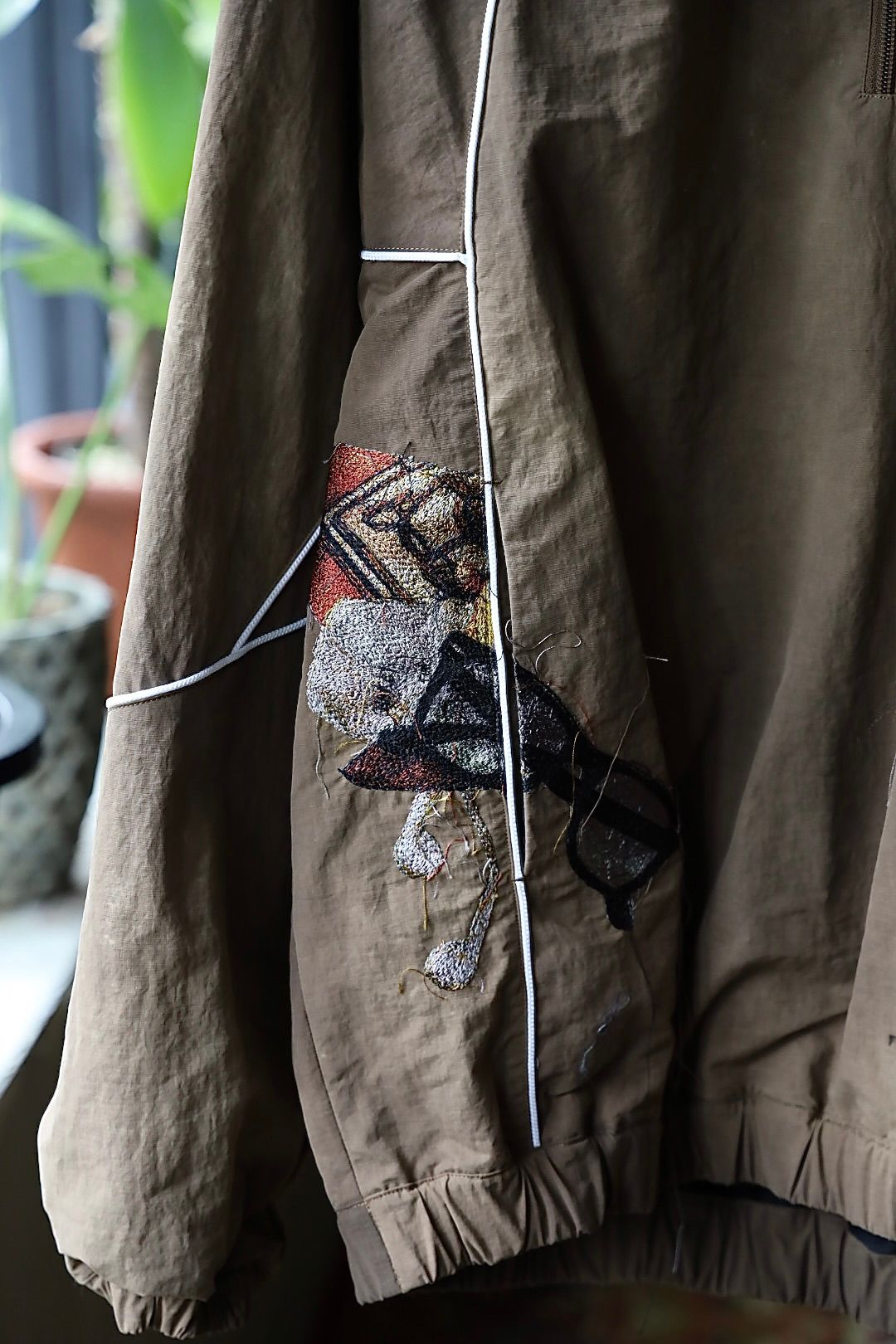 doublet ダブレット26AW TROMPE L’OEIL EMBROIDERY ANORAK (26AW37BL269)BEIGE☆8月15日(土)発売！