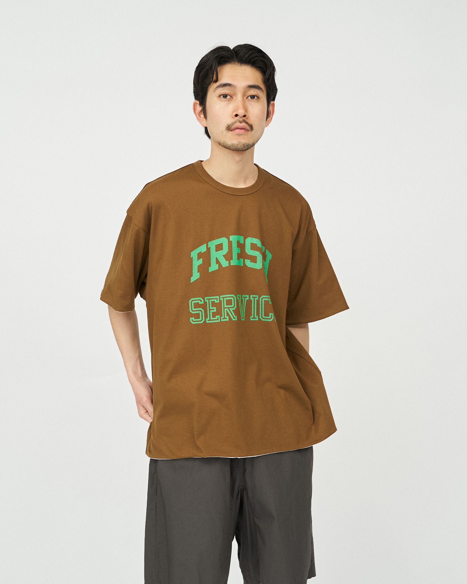 フレッシュサービス REVERSIBLE S/S TEE (FSC252-70040)BROWN