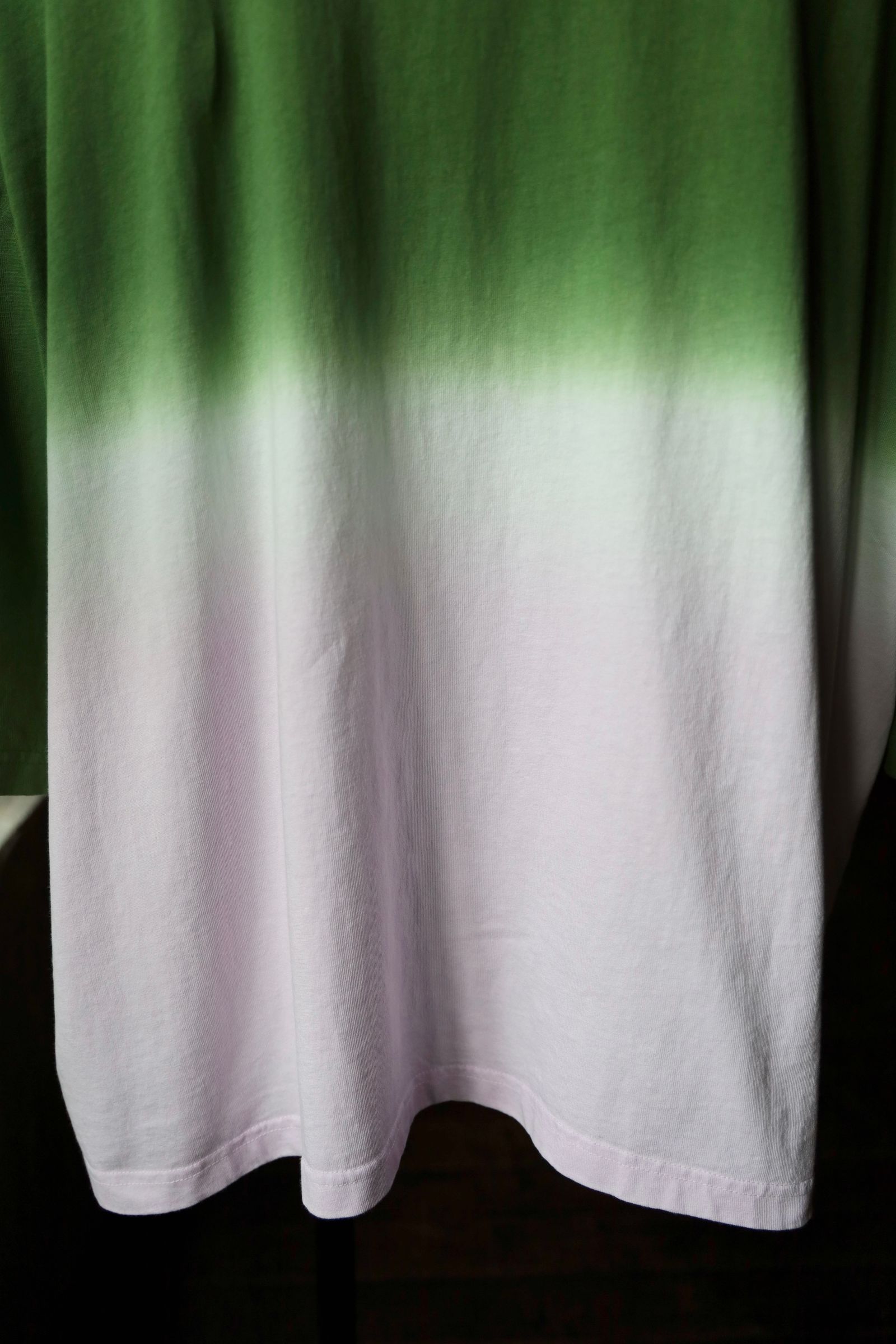 イズネス24SS GRAMICCI for is-ness HORIZON OVERDYE T-SHIRT(1006GRAMICCIT01)GREEN×LIGHT PINK
