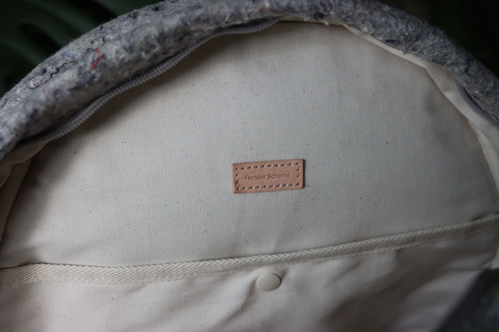 Hender Scheme - エンダースキーマ 22秋冬 Recycled felt) backpack qn-rb-rbp mix gray /  natural | mark