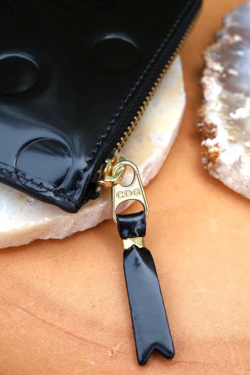 コムデギャルソン L字型ZIP財布(8Z-F031-051) DOT EMBOSSED LEATHER☆4月11日再入荷！