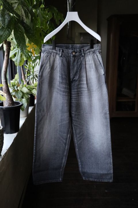 グラフペーパー Selvage Denim Two Tuck Pants(GU261-40061LB)BLACK_LIGHT FADE★1月24日(土)発売！