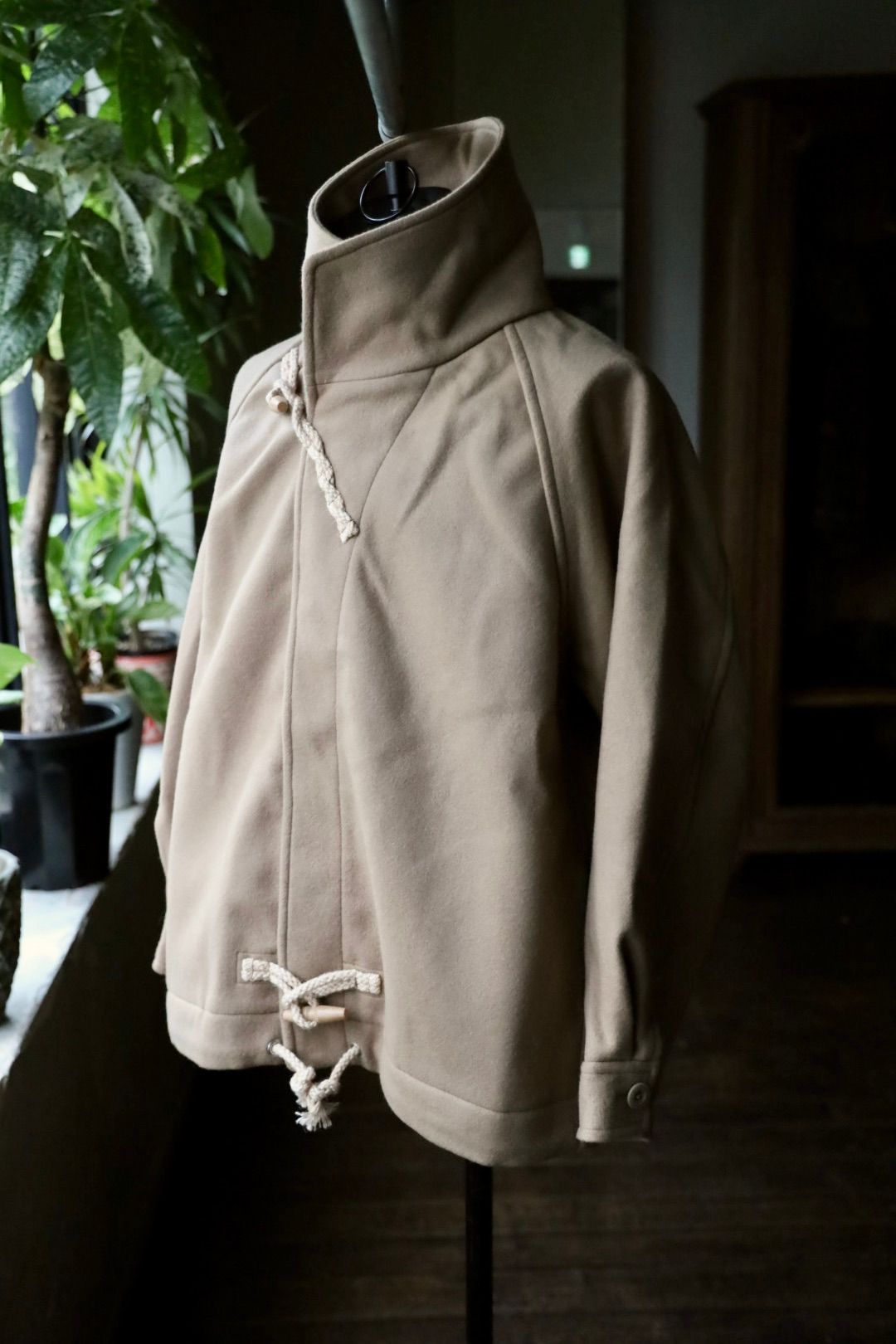イズネス 25AW DUFFLE SMOCKS COAT (25AW_32_1007AWCOAT02)BEIGE☆新作発売！
