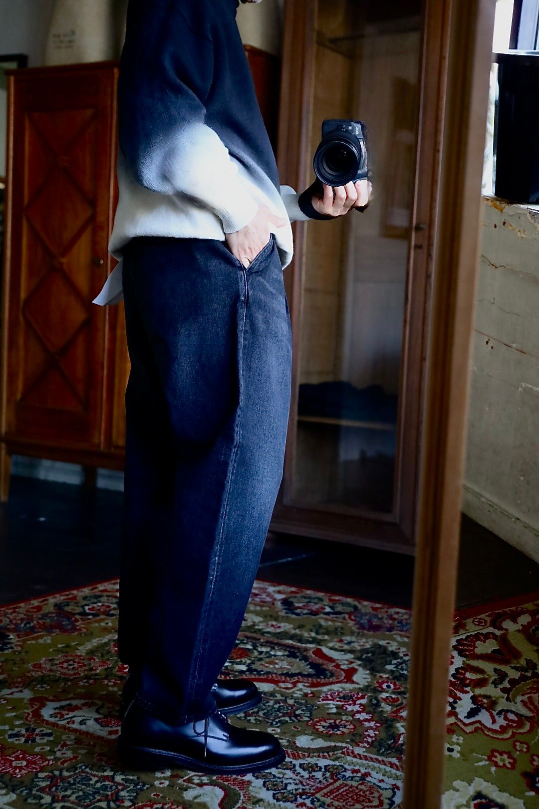 グラフペーパー Selvage Denim Two Tuck Tapered Pants(GU261-40060DB)BLACK_DARK FADE