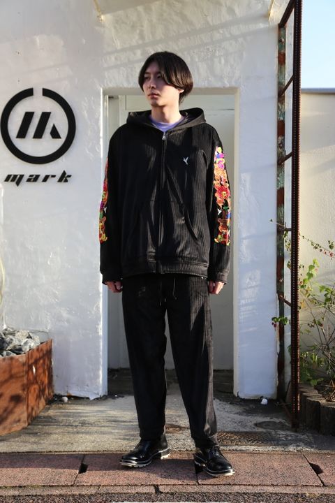 CHAOS EMBROIDERY COMFY HOODIE(21SS24BL118) style.2021.1.16.