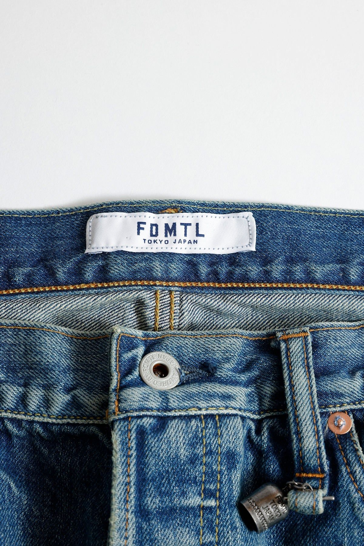 ファンダメンタル デニムパンツ CLASSIC FIT DENIM CS127 (FA25MG127)INDIGO