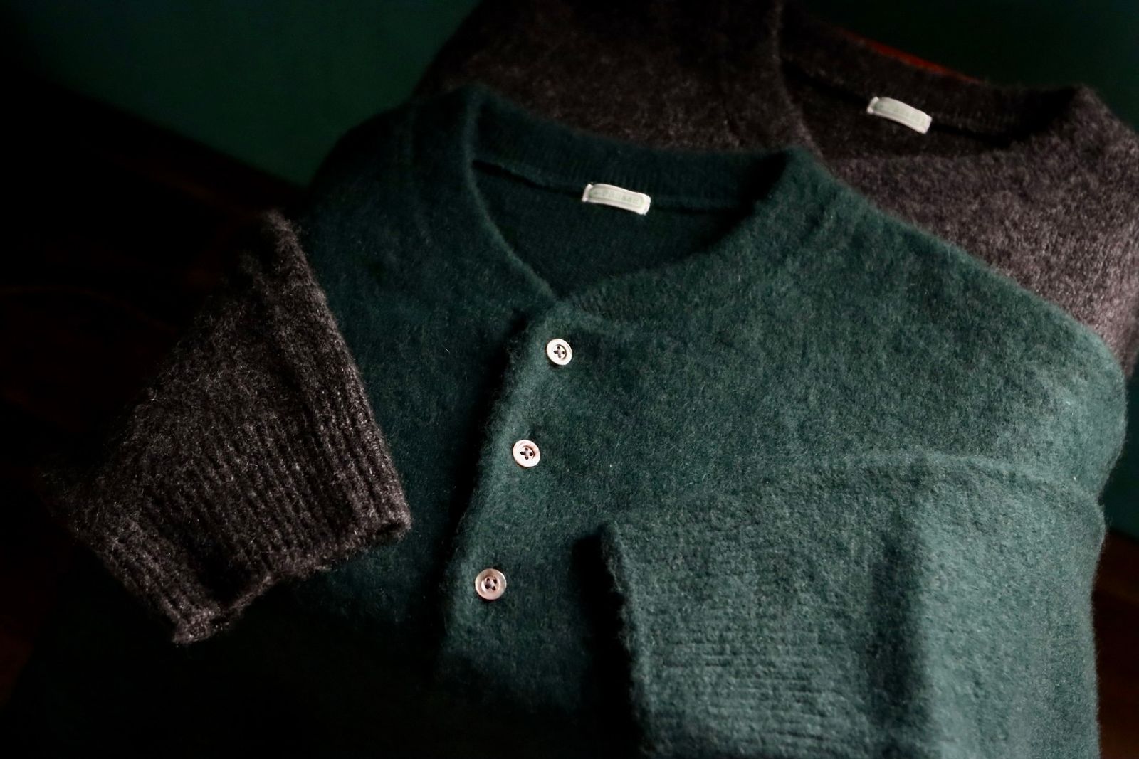 アプレッセ 2025 STYLE2 Cashmere Middle Gauge Henley Neck Sweater(25AAP-03-14)GREEN