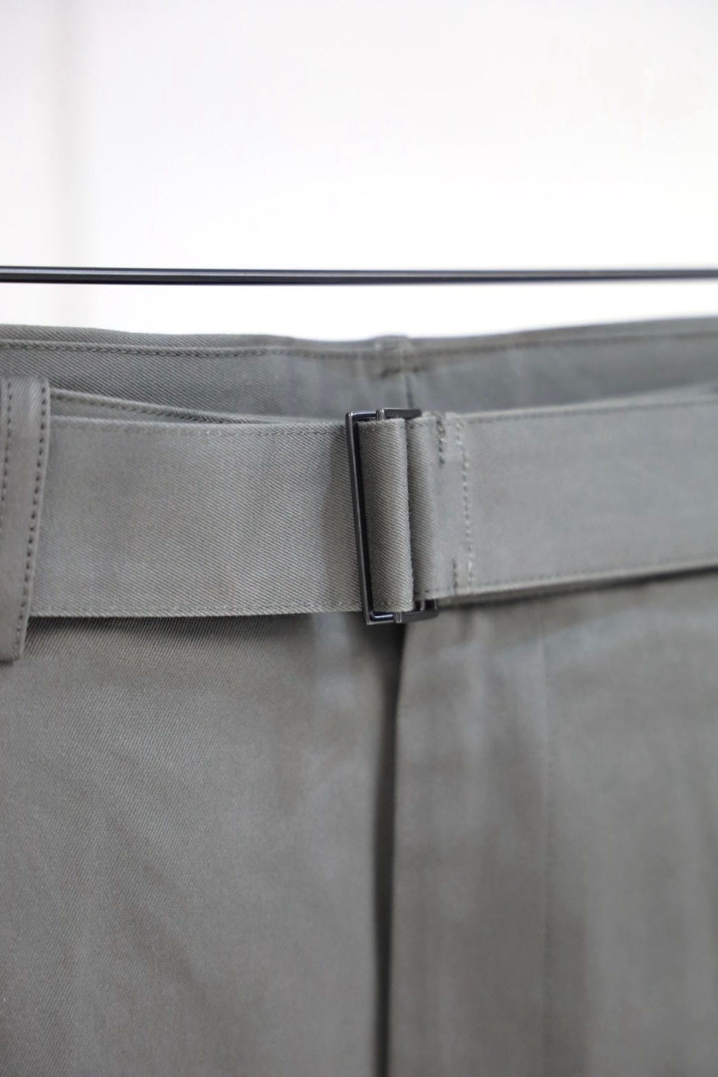 グラフペーパー Dry Westpoint Barrel-Fit Belted Pants(GM263-40381)STONE GRAY☆8月29日(土)発売！