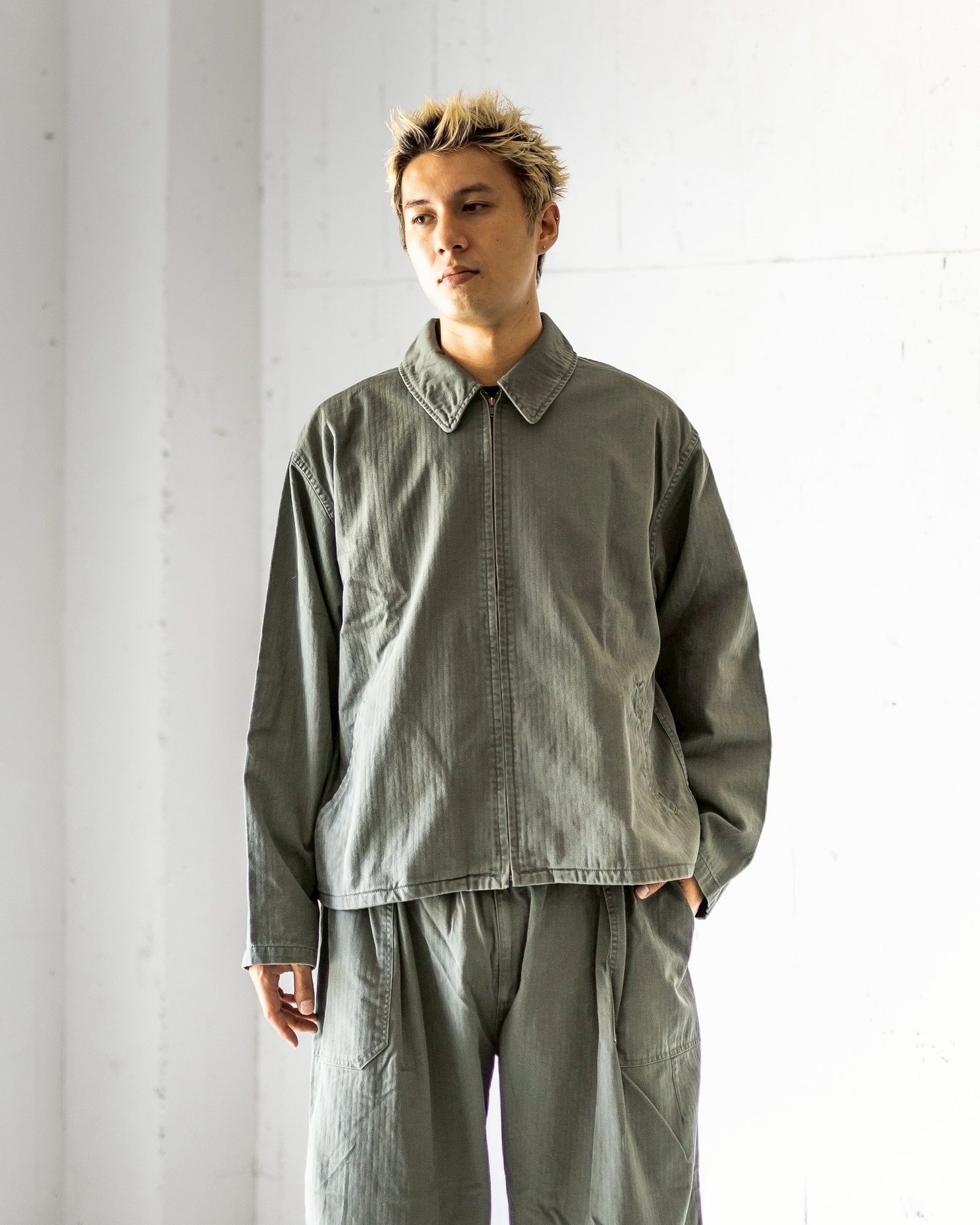 is-ness  HERRINGBONE ZIP JACKET MARKスタイル