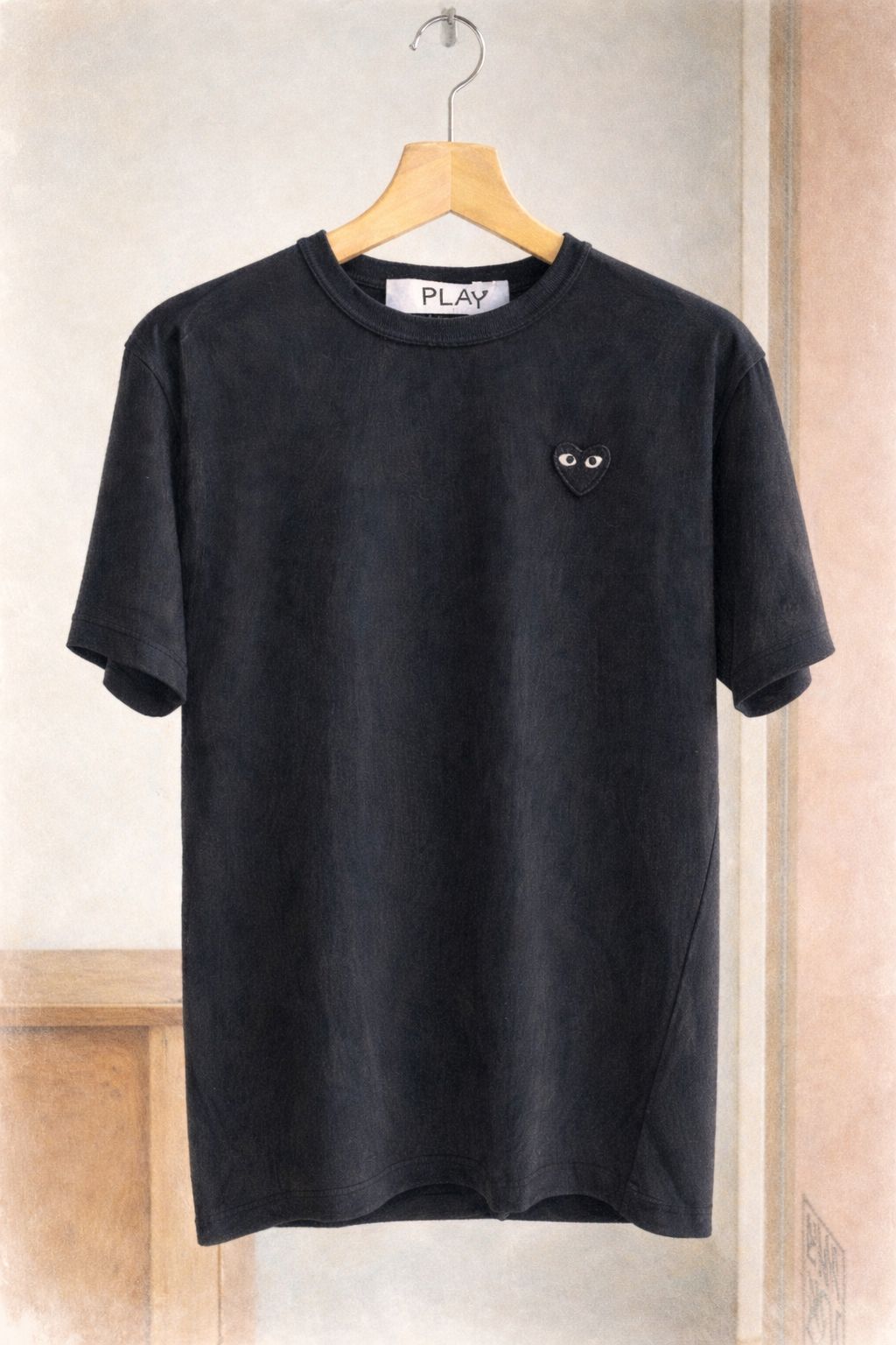 PLAYプレイコムデギャルソン ワンポイントTシャツ (BLACK×BLACK HEART)