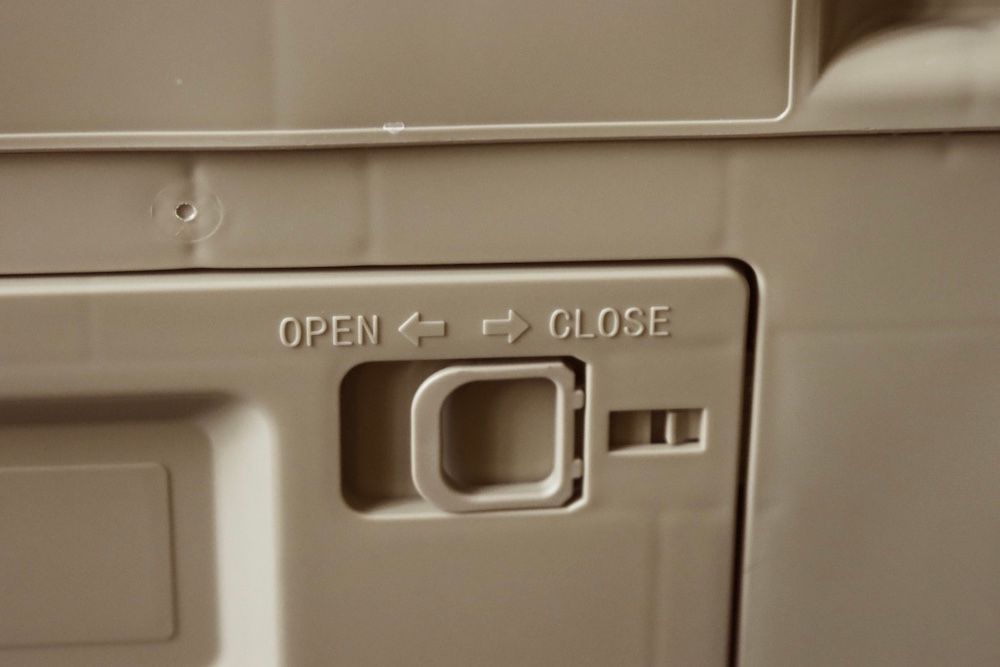 フレッシュサービス FOLDING CONTAINER w/2 DOORS "SAND"