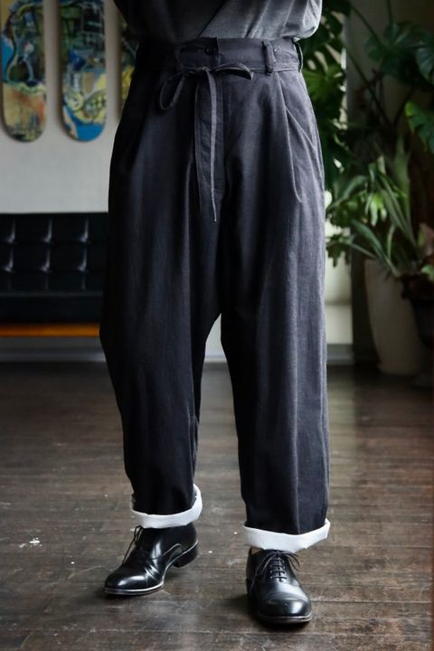 blurhms Selvage Twill Button Tuck Easy Pantsスタイル