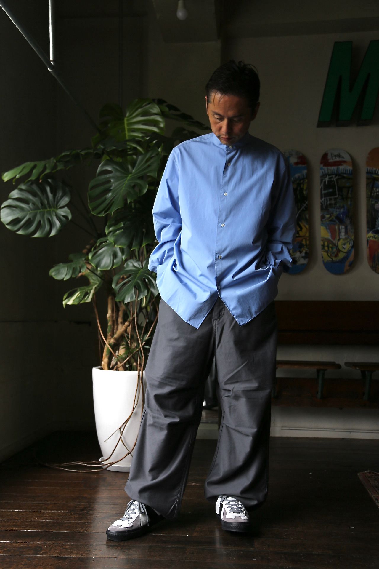 こちら購入を考えているのですが新品 グラフペーパー LIGHT MOLESKIN OVERSIZED PANT