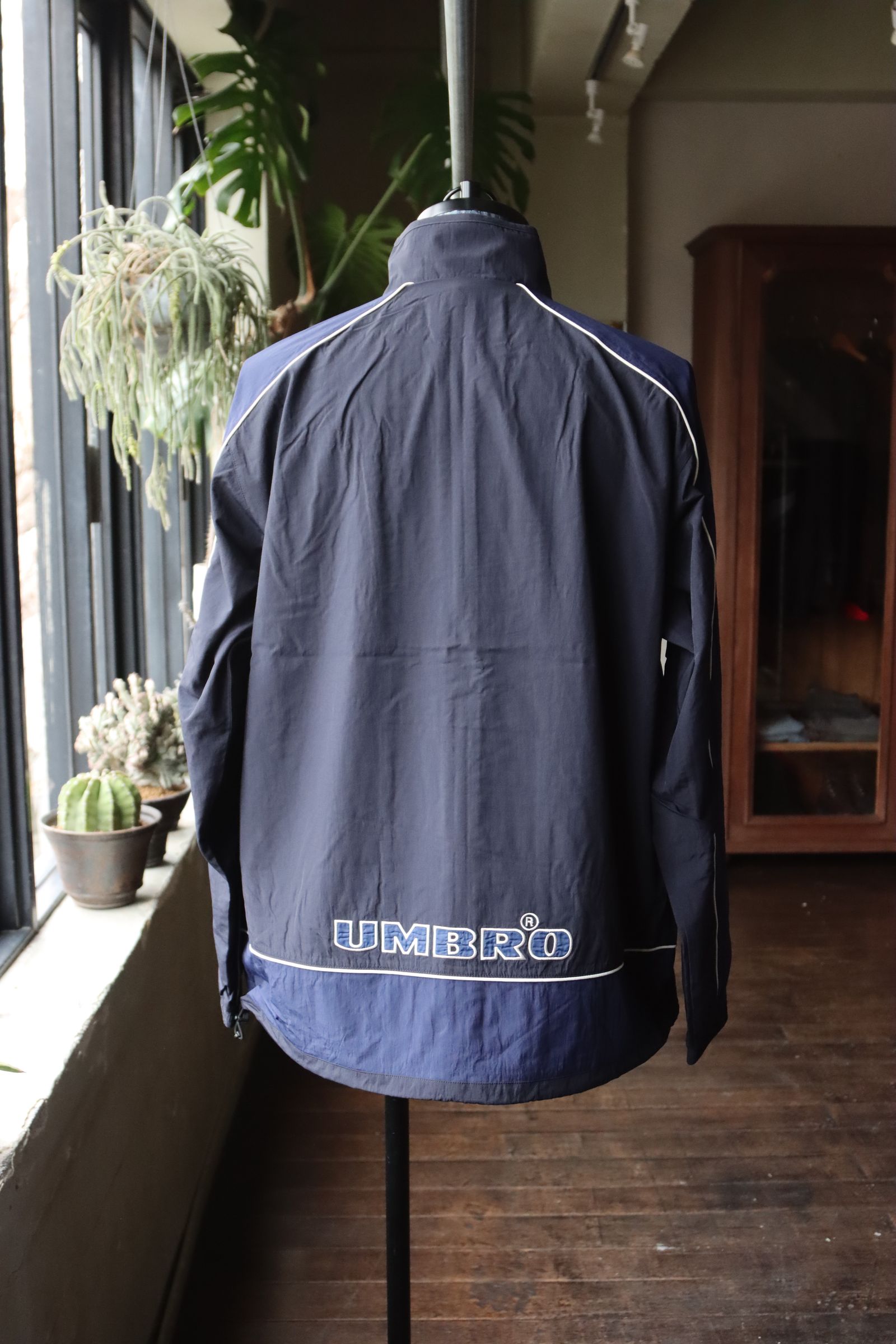 セダンオールパーパス SS24 UMBRO® Woven Track Jacket(SD24S-JK05) Deep Navy☆3月9日(土)発売！
