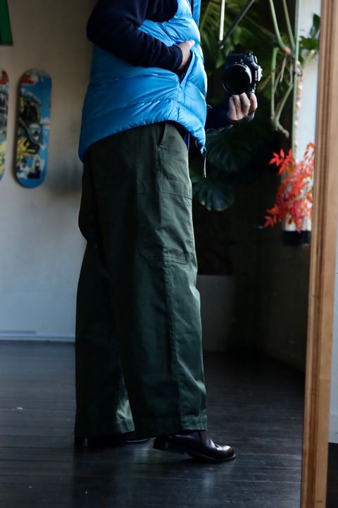 Graphpaper グラフペーパー Suvin Herringbone Cargo Pantsスタイル