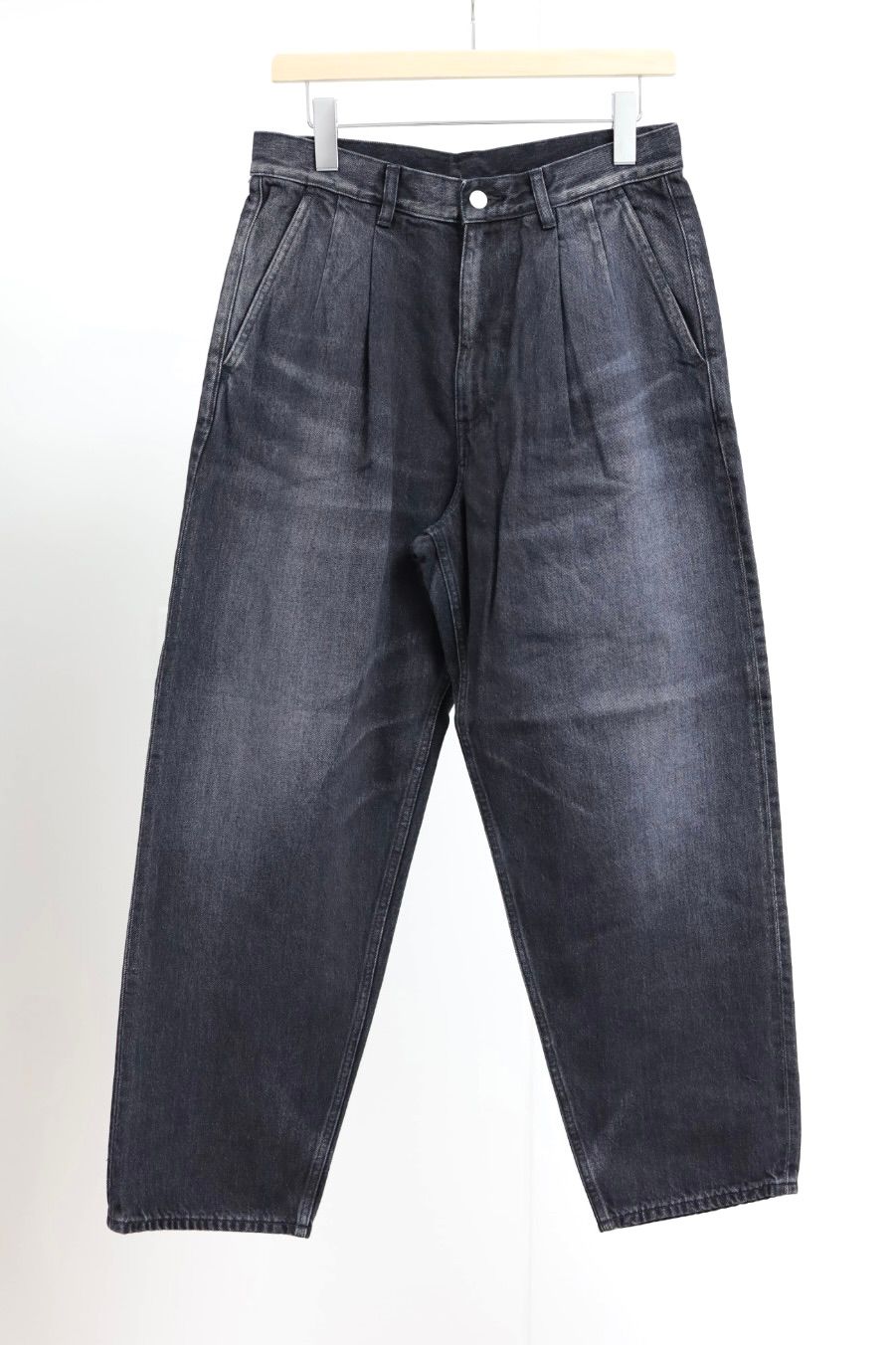 グラフペーパー Selvage Denim Two Tuck Tapered Pants(GU261-40060DB)BLACK_DARK FADE