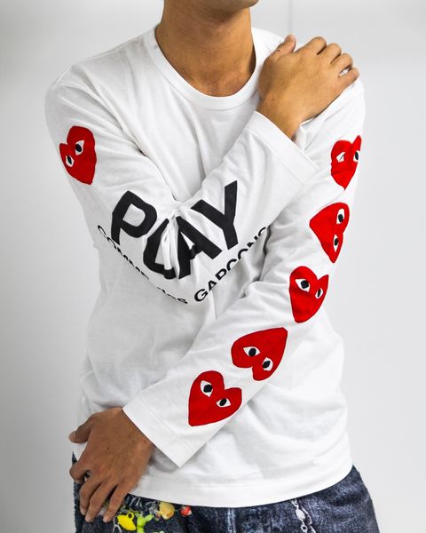 PLAY COMME des GARCONS スリーブロゴプリントTシャツ MARKスタイル