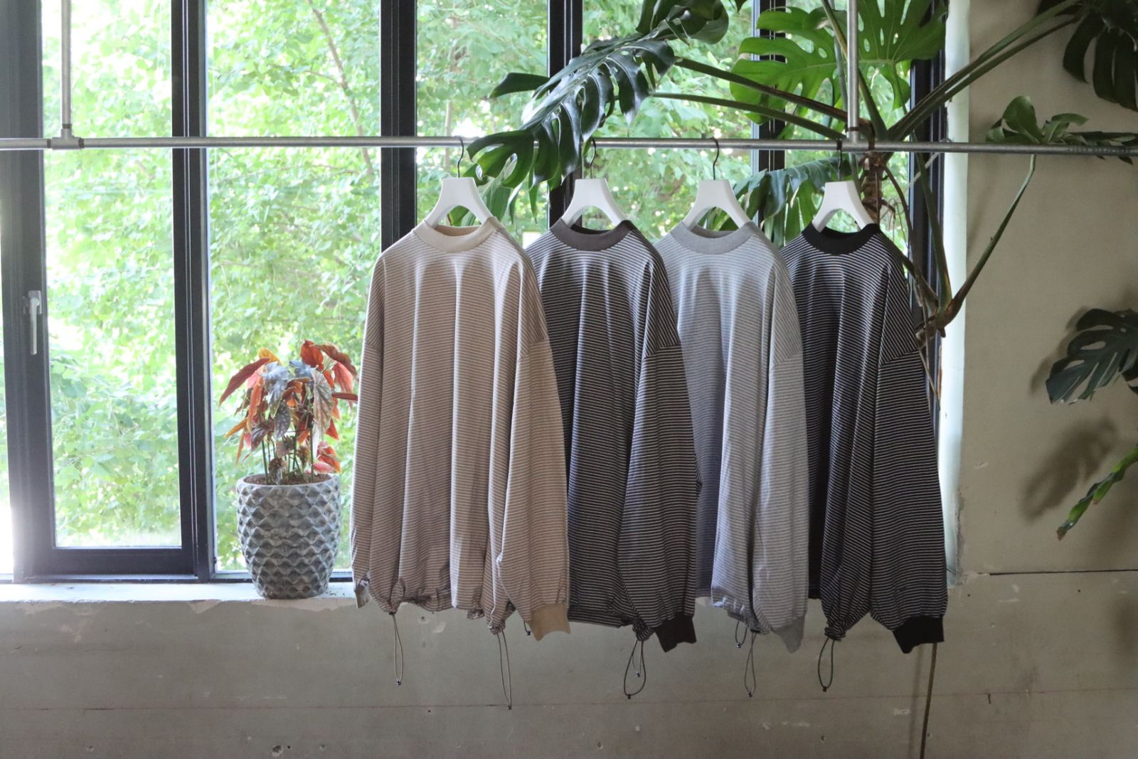 イズネス23AW バルーンロングスリーブTシャツ BALLOON LONG SLEEVE T-SHIRT(1004AWCS03)BEIGE×WHITE border