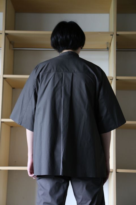 Graphpaper Stretch Typewriter Stand Collar Short Yoke Sleeve Shirt(GM212-40615B) style.2021.6.12