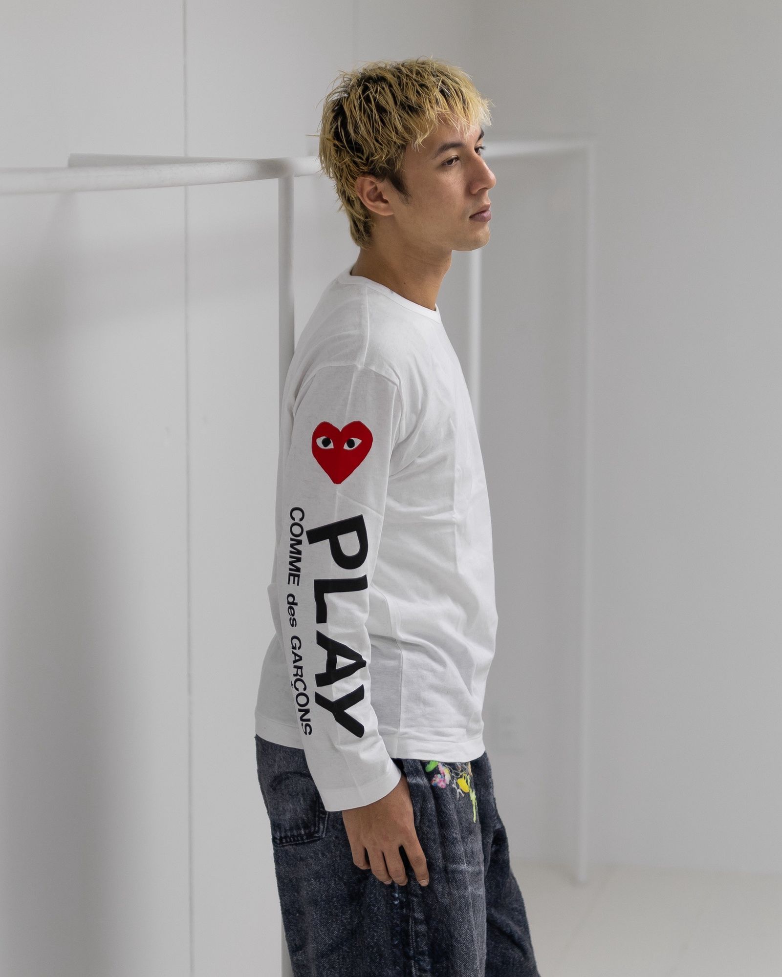 PLAY COMME des GARCONS スリーブロゴプリントTシャツ MARKスタイル