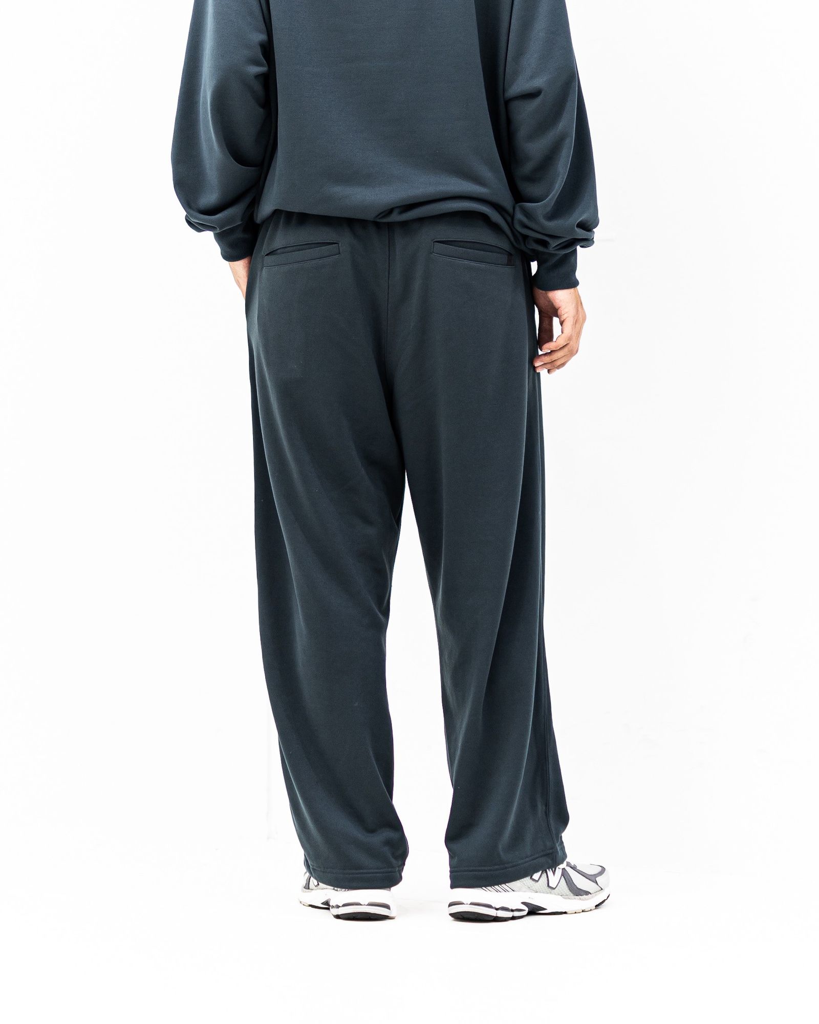 DAIWA PIER39 TECH SWEAT CREW FREEDOM SLEEVE(INK BLACK)1月24日(土)新作発売！