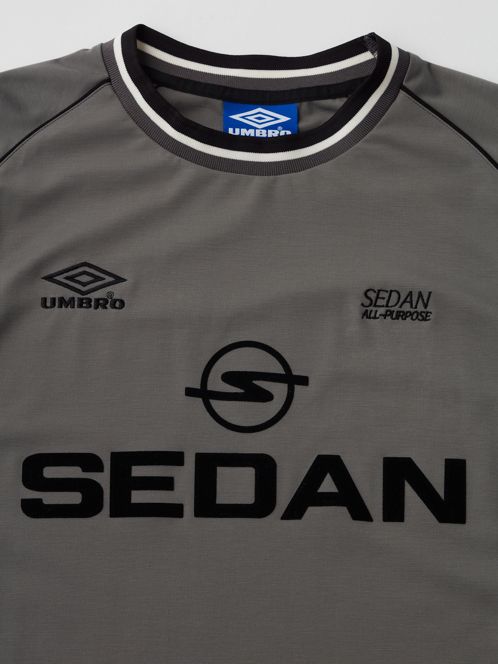 SEDAN ALL-PURPOSE - セダンオールパーパス SS24 UMBRO® S/S