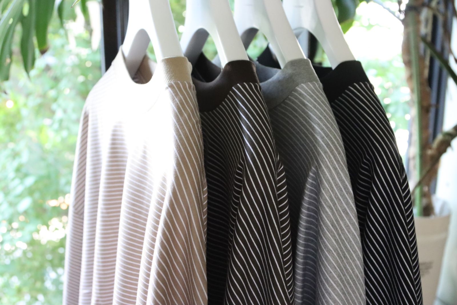 イズネス23AW バルーンロングスリーブTシャツ BALLOON LONG SLEEVE T-SHIRT(1004AWCS03)BEIGE×WHITE border