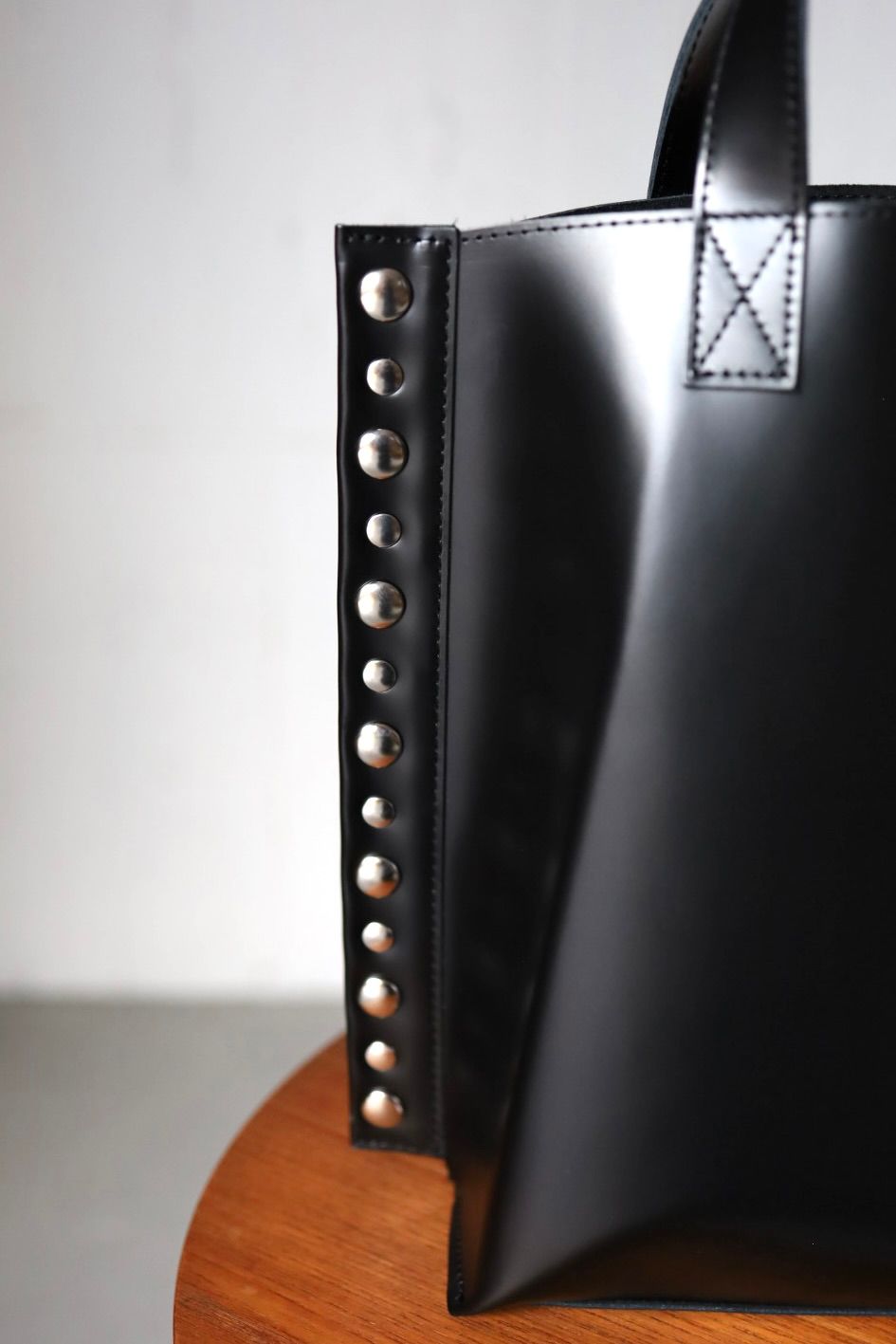tao 26FW ステアガラス スタッズ付トートバッグ 小(TC-K204-052)BLACK☆8月7日(金)発売！