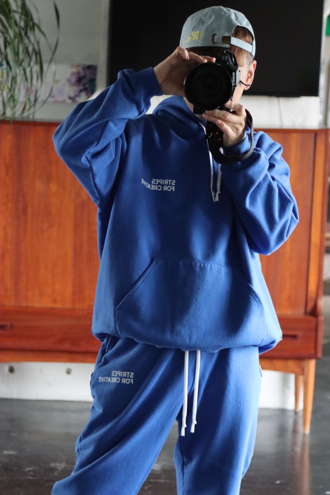 S.F.C RAGLAN HOODIE"BLUE"style.