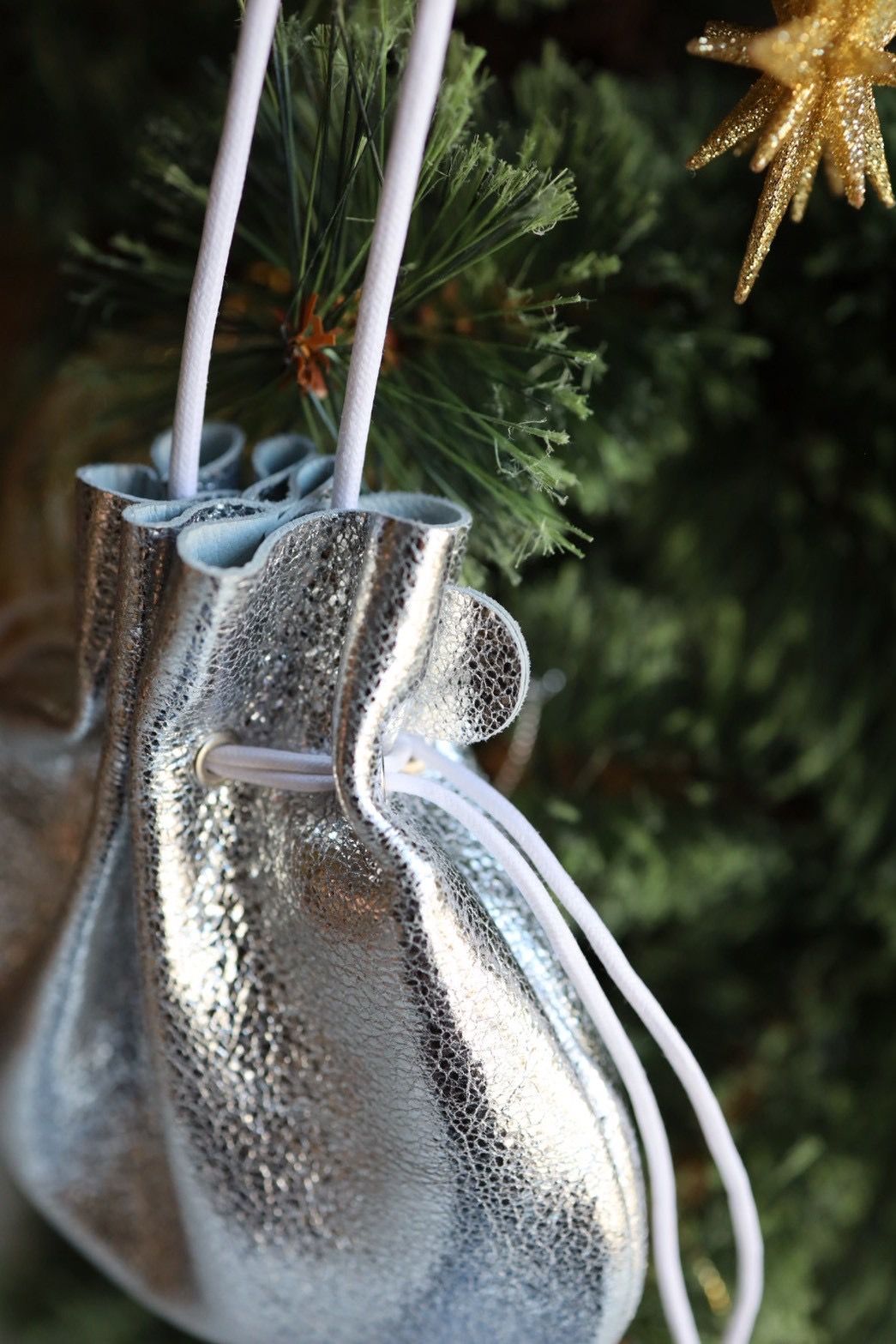 エンダースキーマ バッグpetal sac gloss(yv-b-psg)silver☆12月6日(土)発売！