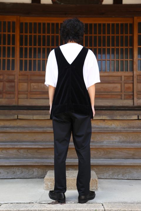 doublet CUT OFF VELVET VEST(21AW09VE13) style. 2021.07.25.