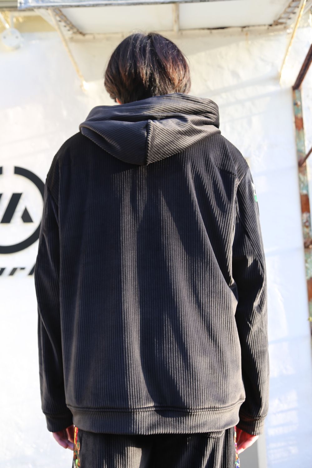 CHAOS EMBROIDERY COMFY HOODIE(21SS24BL118) style.2021.1.16.