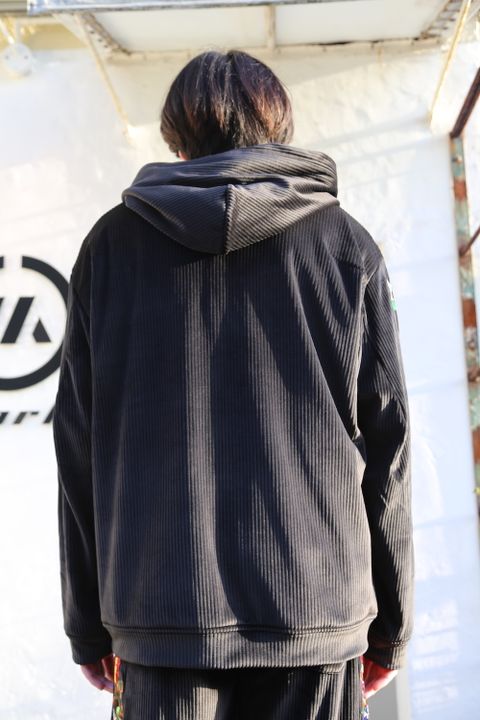 CHAOS EMBROIDERY COMFY HOODIE(21SS24BL118) style.2021.1.16.